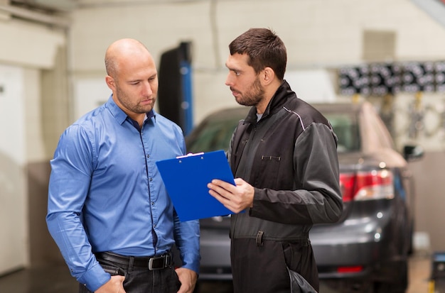 Poradca pre predaj automobilov, konzultant, servisný manažér